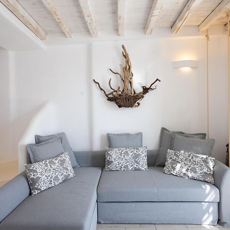 Blue, White And Grey Suites Орнос Екстериор снимка