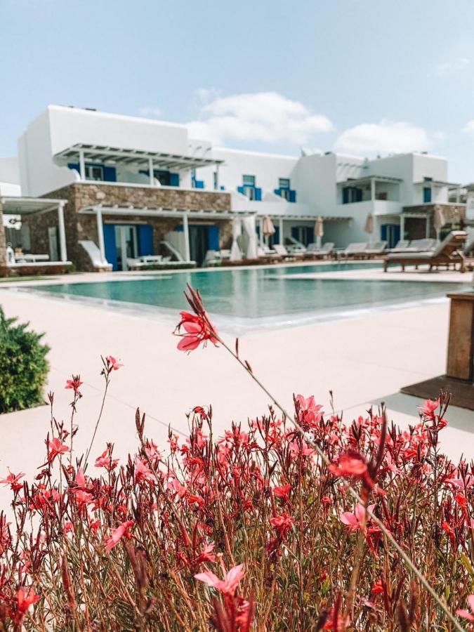 Blue, White And Grey Suites Орнос Екстериор снимка
