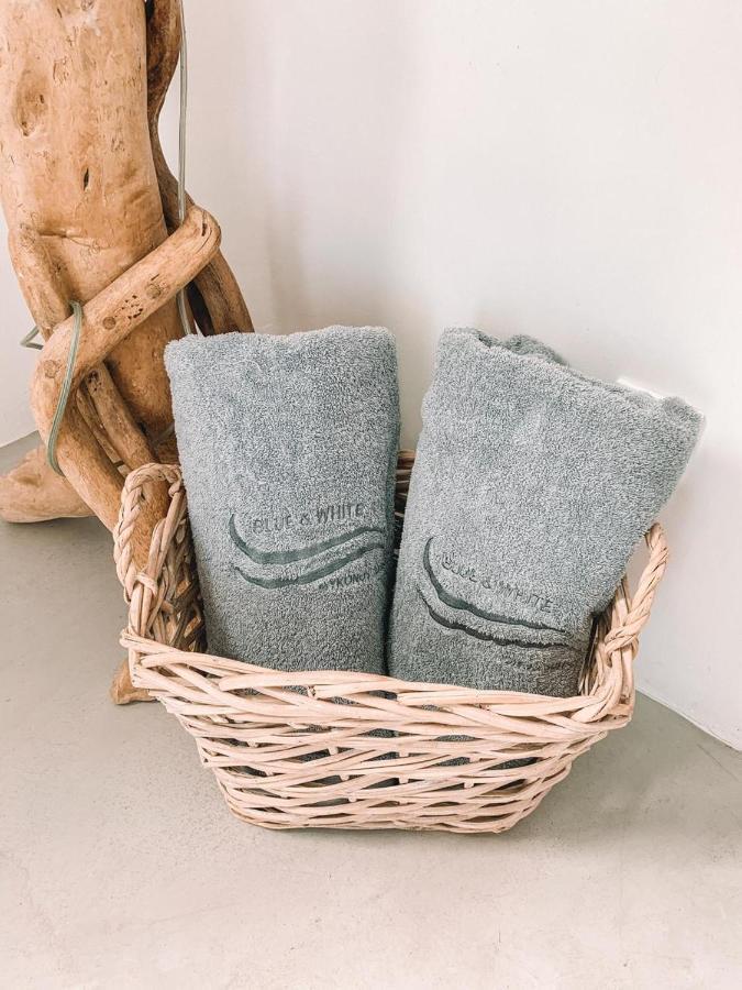 Blue, White And Grey Suites Орнос Екстериор снимка