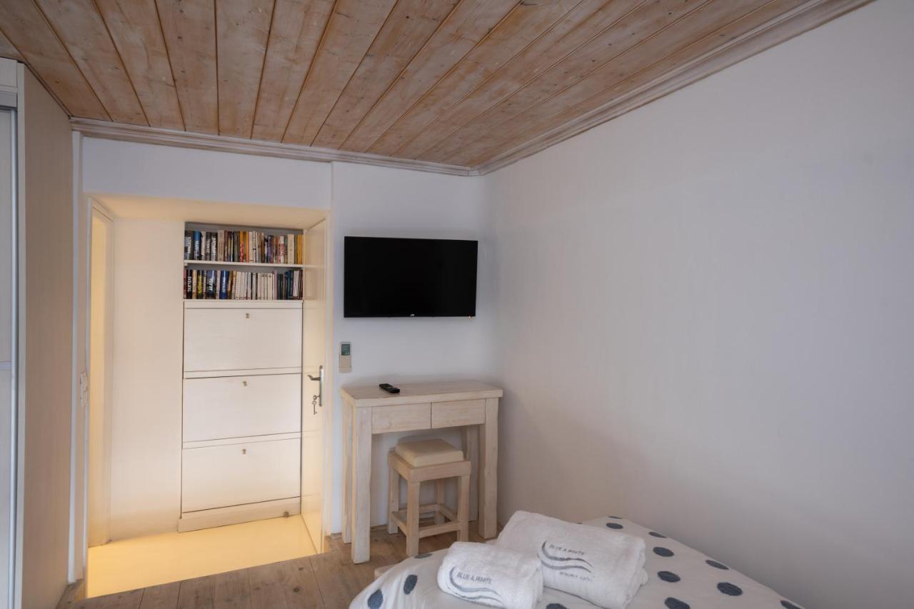Blue, White And Grey Suites Орнос Екстериор снимка
