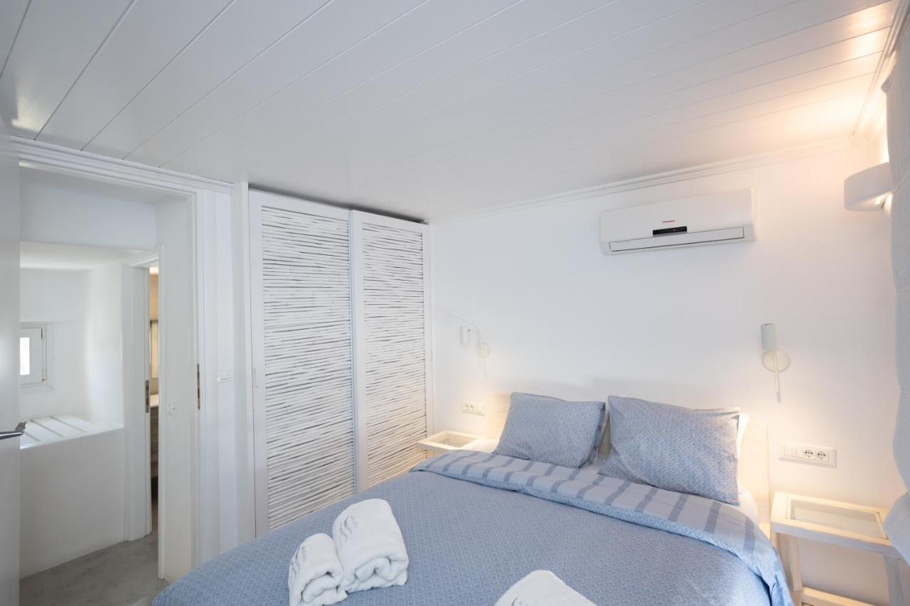Blue, White And Grey Suites Орнос Екстериор снимка