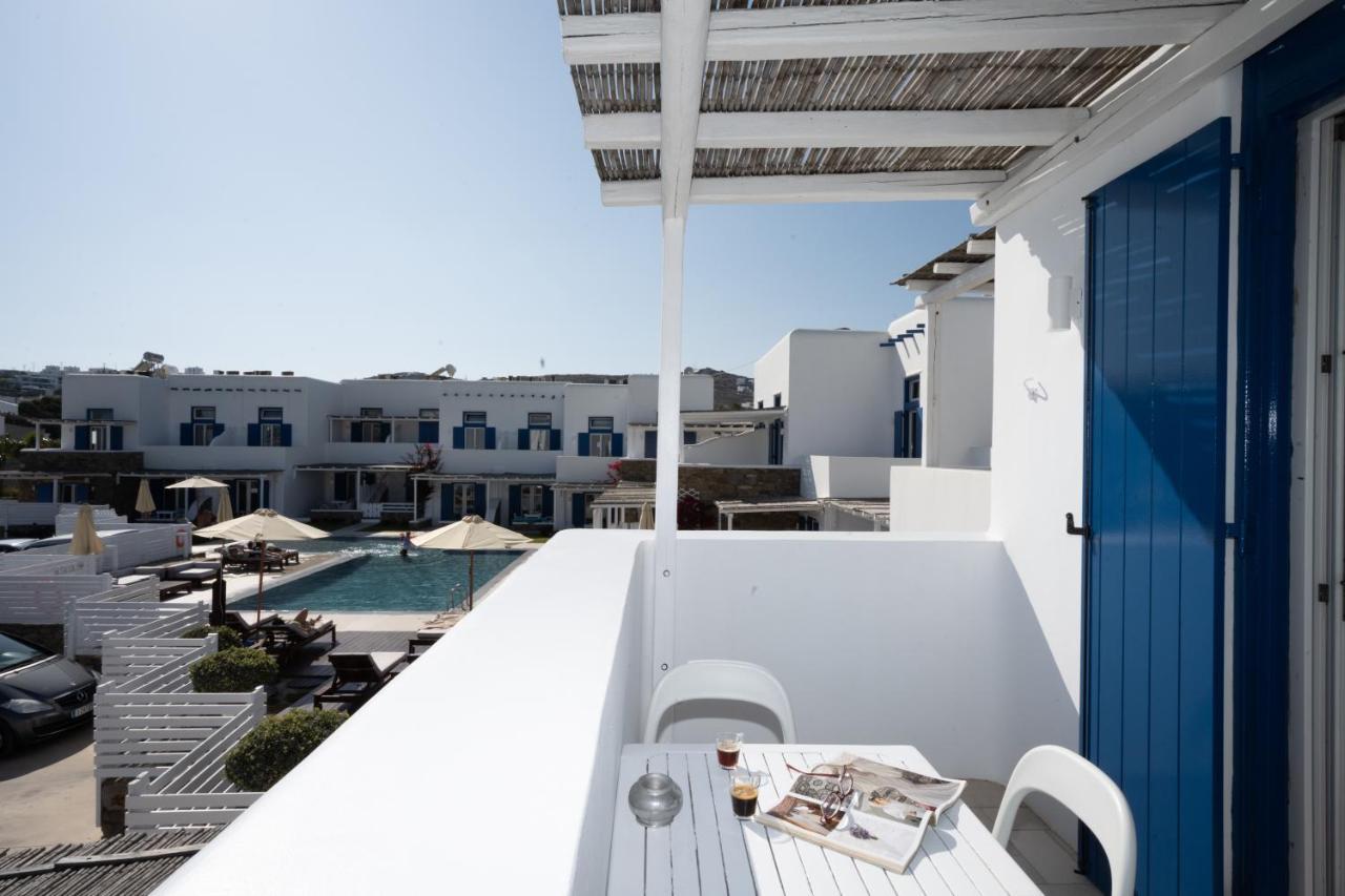 Blue, White And Grey Suites Орнос Екстериор снимка