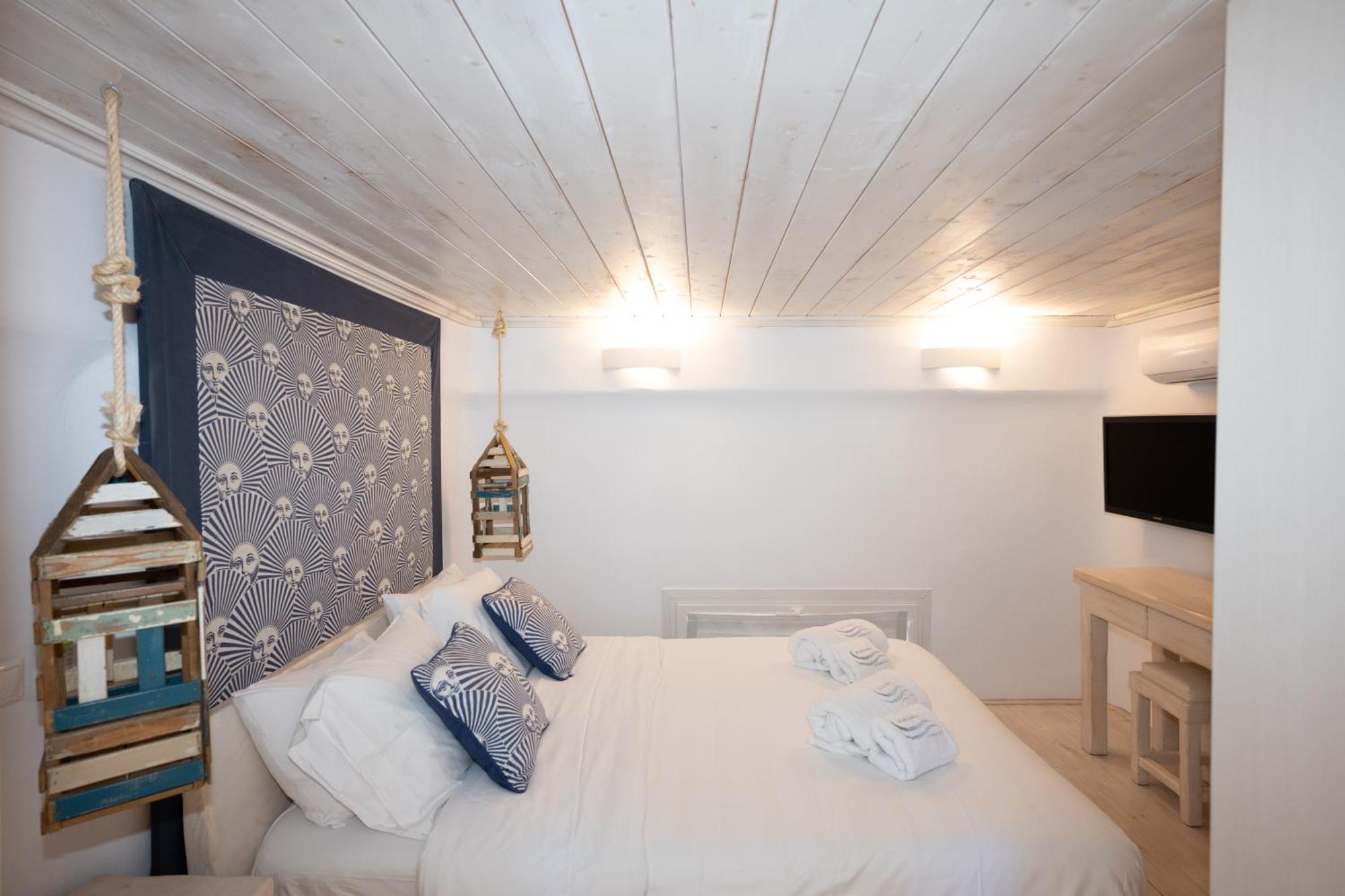 Blue, White And Grey Suites Орнос Екстериор снимка