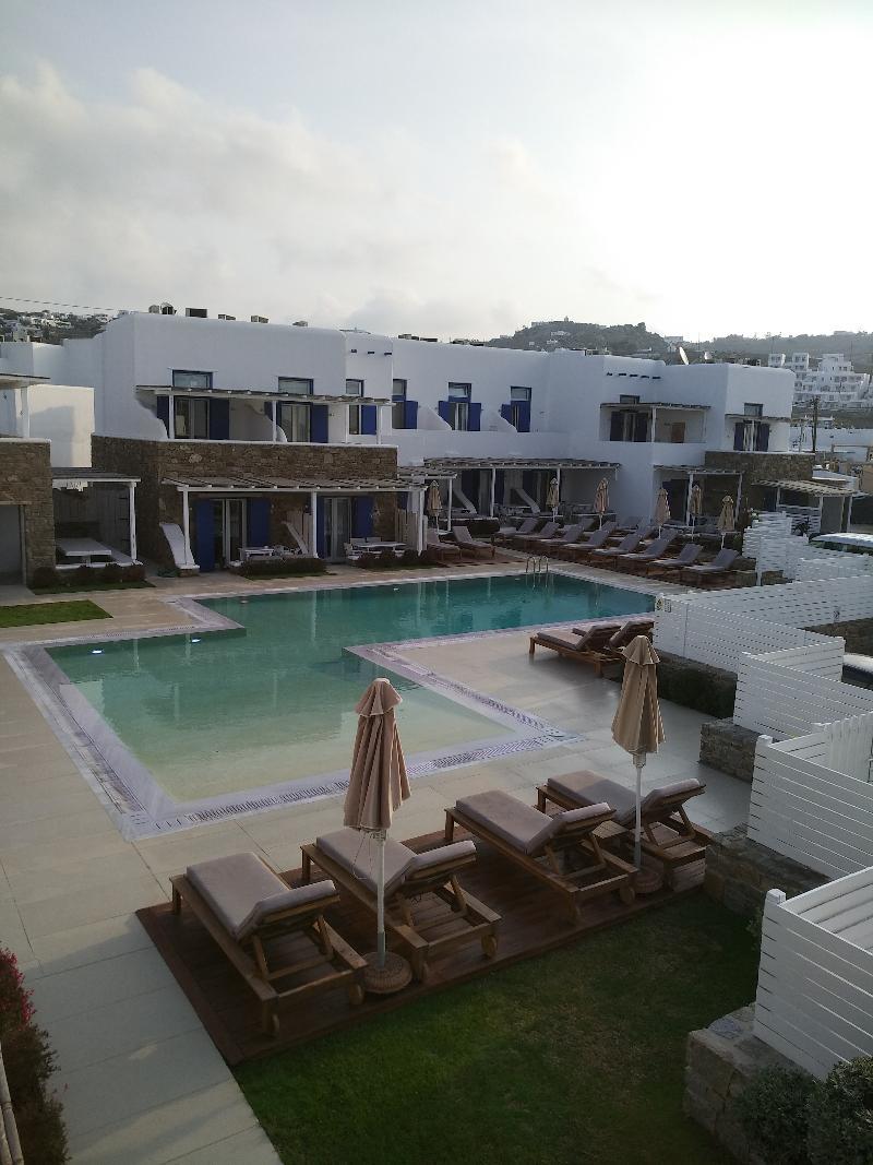 Blue, White And Grey Suites Орнос Екстериор снимка